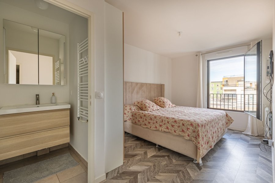 Appartement familial de 4 pièces avec balcon - Nanterre